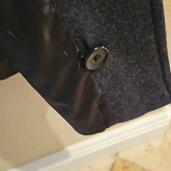 Gorgeous wool coat. Worn once only . Sent To Consignment - Picture 5 of 6